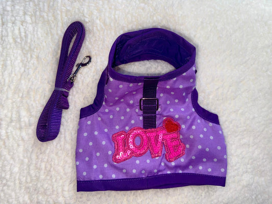 Harness with front design